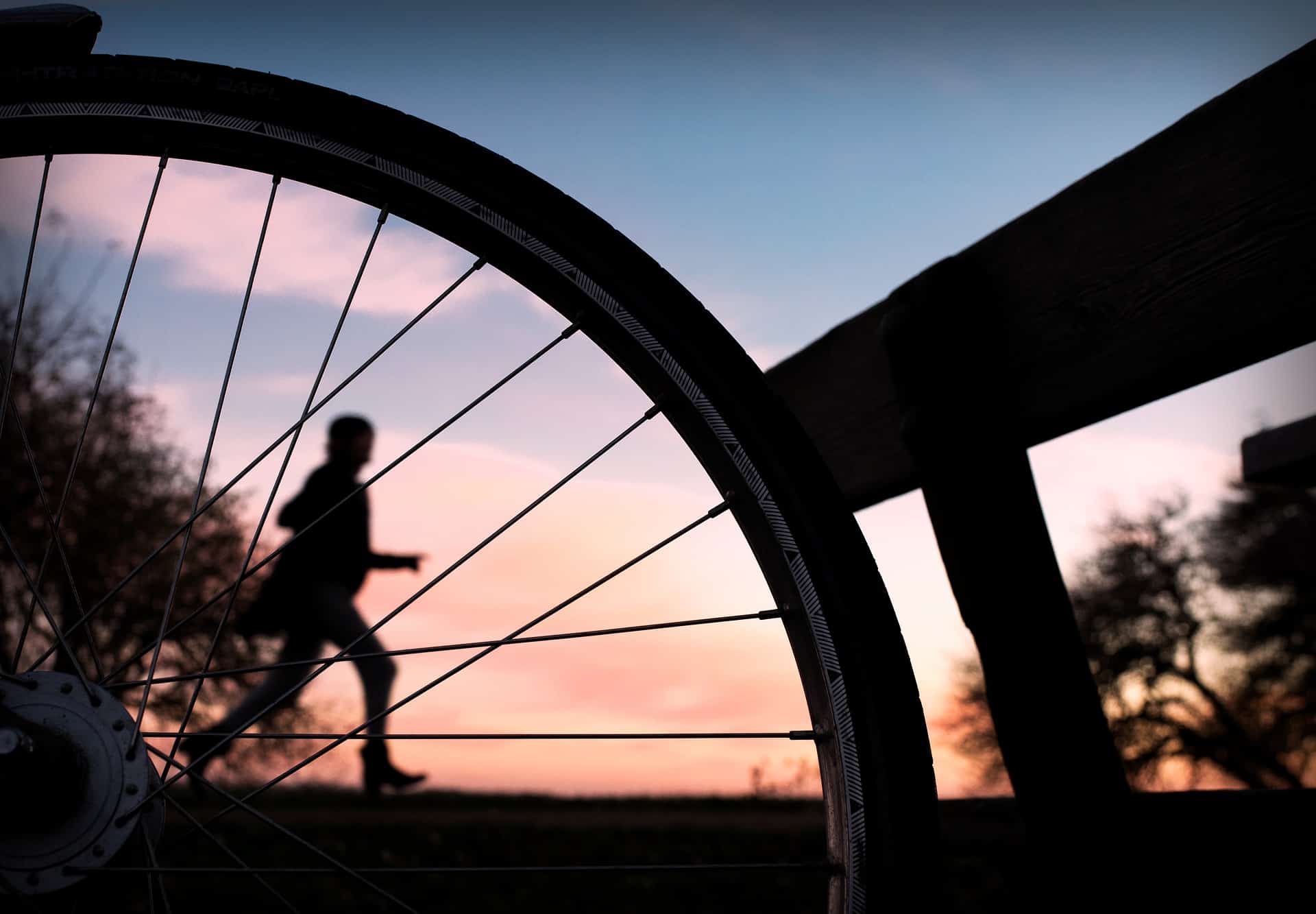 Bieganie i jazda na rowerze w dobie koronawirusa. Czy maseczka jest konieczna?