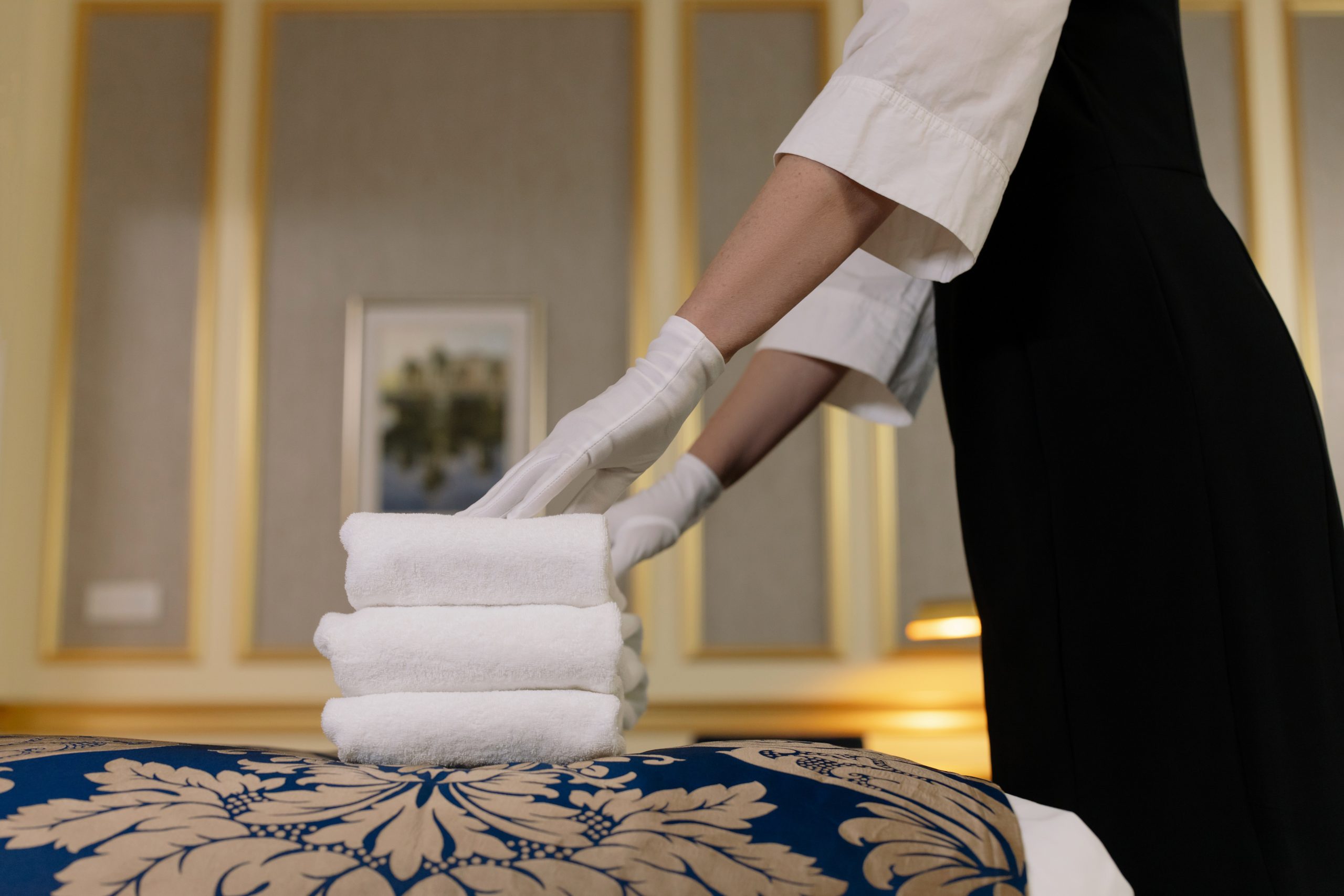 Ręczniki w pokojach hotelowych — must have czy opcjonalny dodatek?